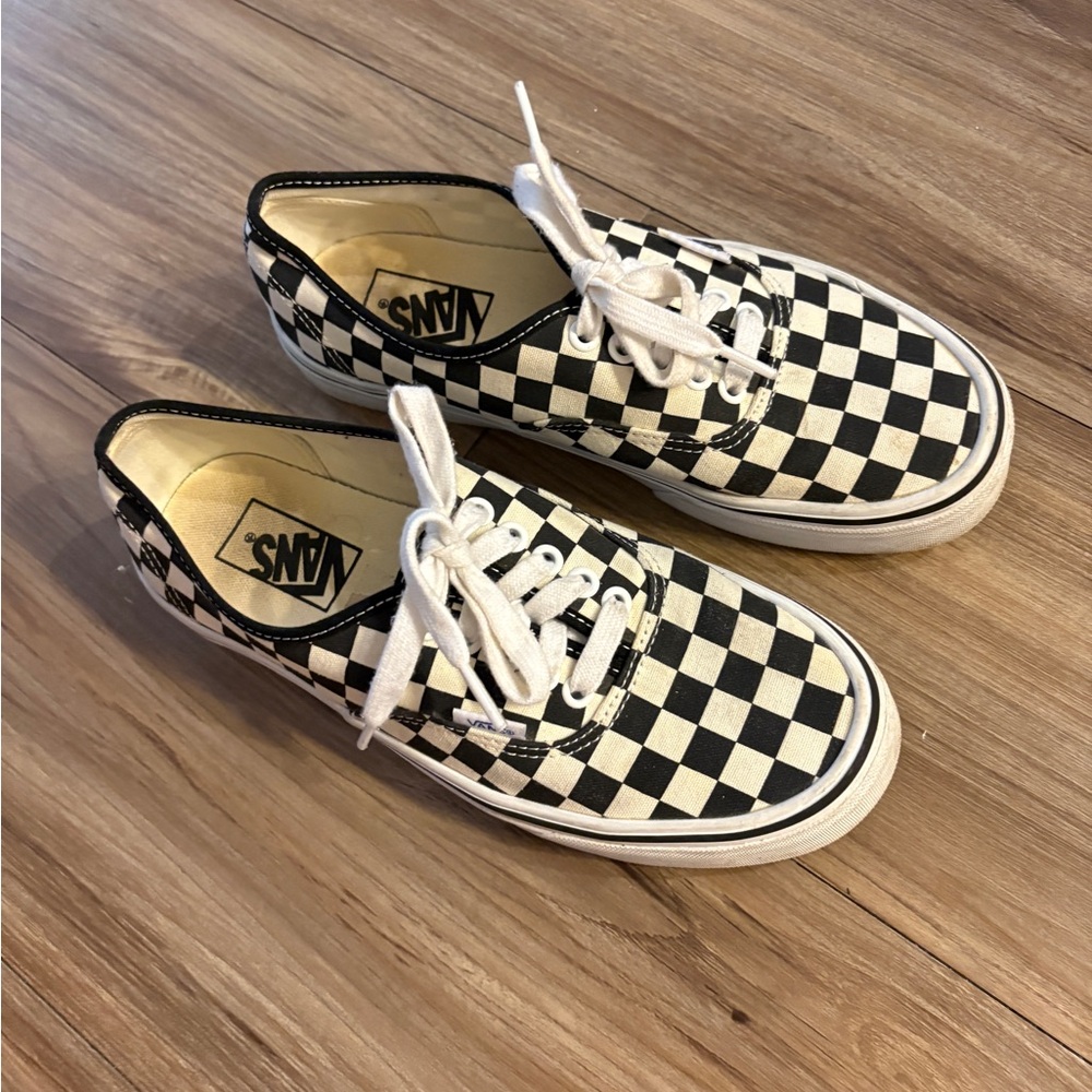 Vans shoe size 8.5W / 7M
